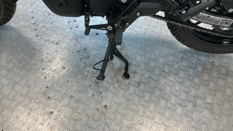 Royal Enfield Hntr 350 Rebel Red (23MY)